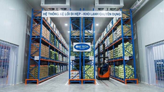 Kệ có lối đi hẹp cho kho lạnh rau củ Kệ có lối đi hẹp trong kho lạnh rau củ tại Lâm Đồng